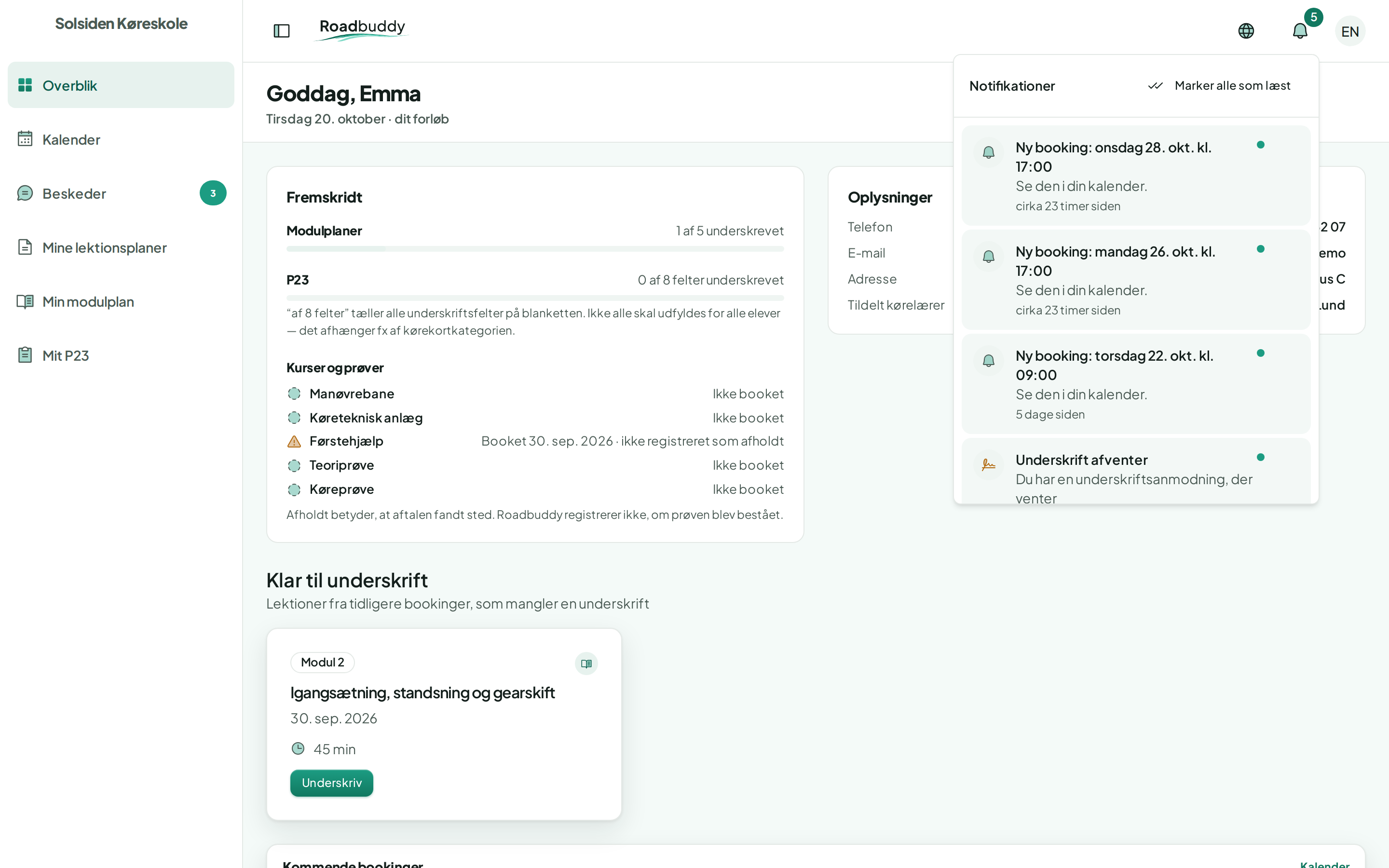 Elevens overblik med klokken åben: Ny booking onsdag 28. okt. kl. 17:00, mandag 26. okt. og torsdag 22. okt., hver med Se den i din kalender, og Underskrift afventer