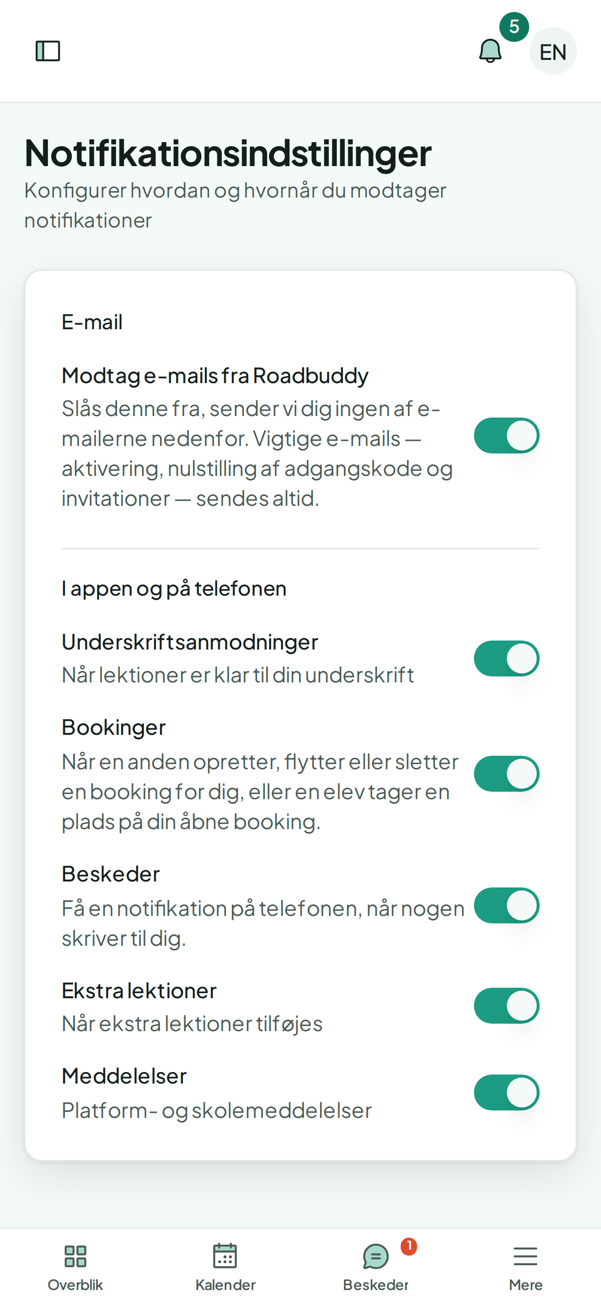 Notifikationsindstillinger på telefonen med til og fra for e-mails fra Roadbuddy, underskriftsanmodninger, bookinger, beskeder, ekstra lektioner og meddelelser