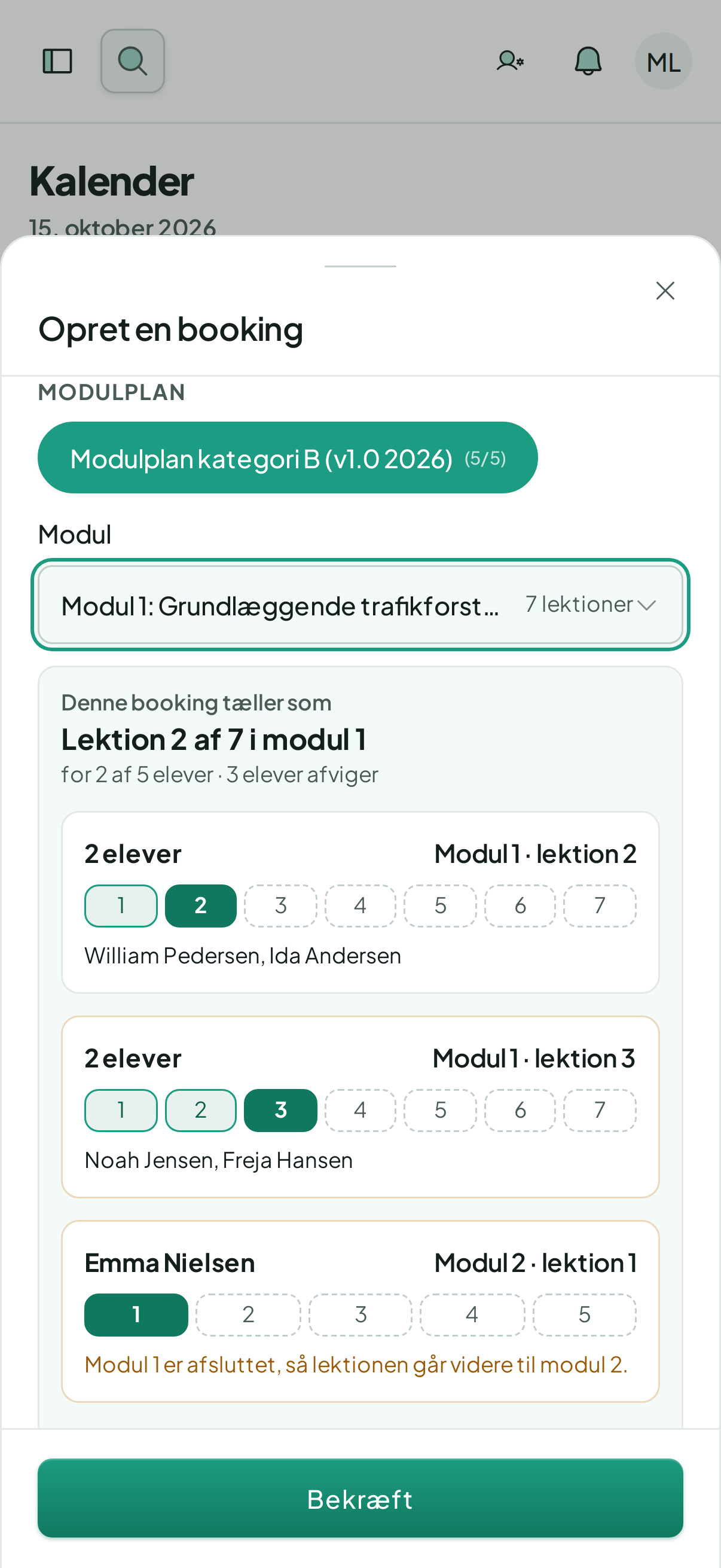 Opret booking på telefonen: teori for et hold, og for hver gruppe af elever står der, hvilken lektion i modul 1 bookingen tæller som