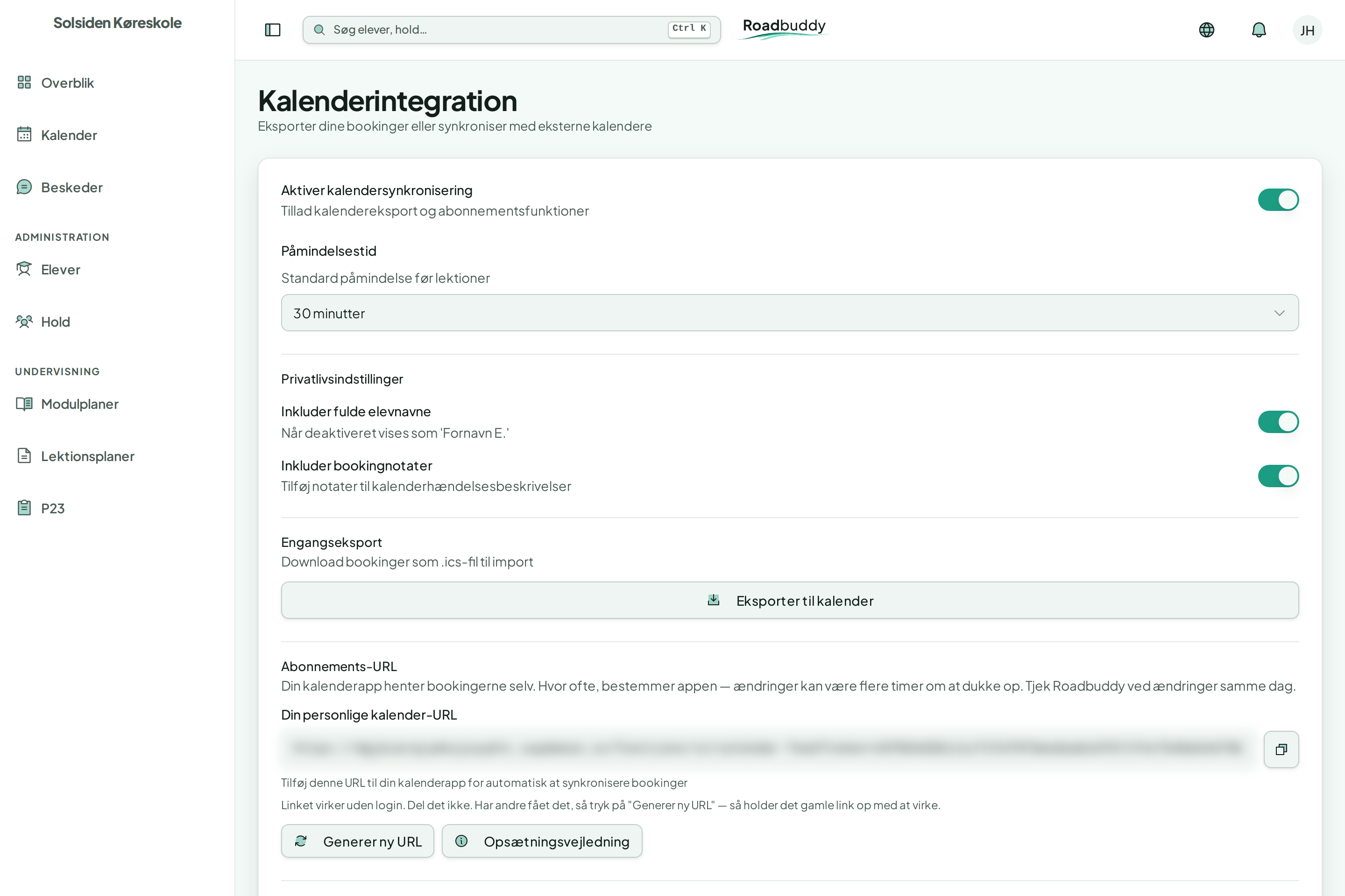 Kalenderintegration i Roadbuddy: kalendersynkronisering slået til, påmindelse 30 minutter før, fulde elevnavne og bookingnotater, eksport som .ics-fil og den personlige kalender-URL