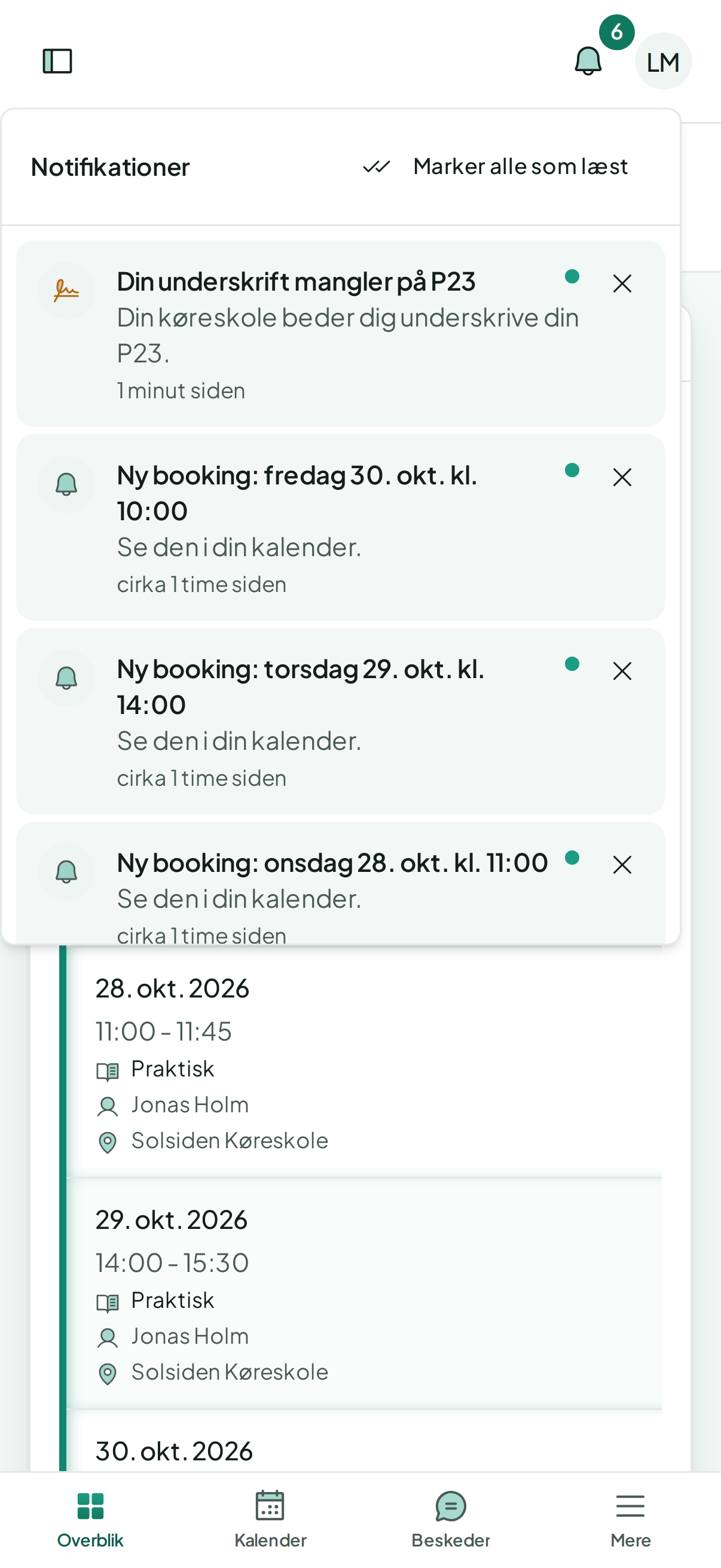 Elevens notifikationer på telefonen: øverst Din underskrift mangler på P23, Din køreskole beder dig underskrive din P23, og derunder nye bookinger